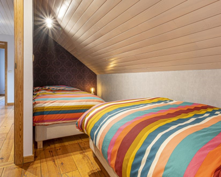 Slaapkamer met 2 X 1  persoonsbed